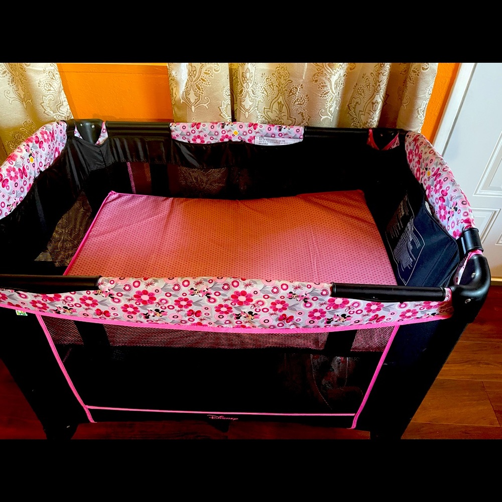Pink Minnie Mouse Playpan